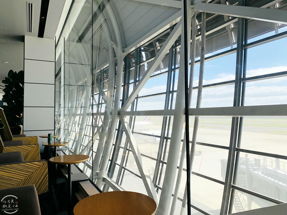 關西機場貴賓室推薦∥KIX Airside Lounge位置座位餐點全紀錄,可欣賞飛機起飛|龍騰卡都能進關西機場貴賓室,關西機場23號登機口旁電梯搭乘 - 第18張圖 Airside Lounge