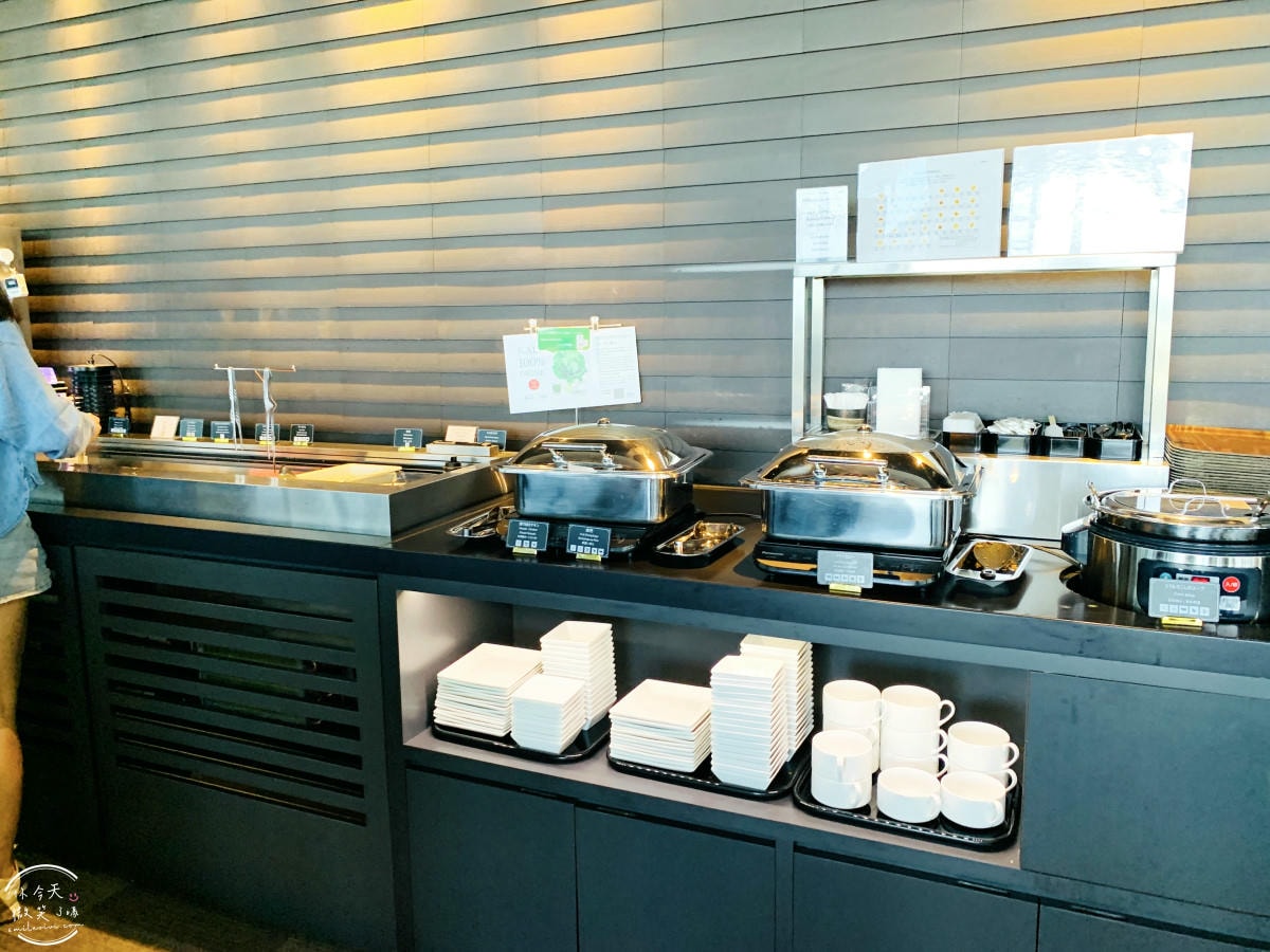 關西機場貴賓室推薦∥KIX Airside Lounge位置座位餐點全紀錄,可欣賞飛機起飛|龍騰卡都能進關西機場貴賓室,關西機場23號登機口旁電梯搭乘 - 第22張圖 Airside Lounge