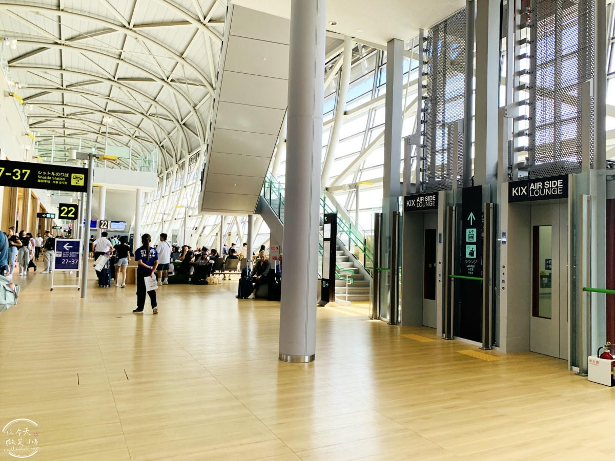 關西機場貴賓室推薦∥KIX Airside Lounge位置座位餐點全紀錄,可欣賞飛機起飛|龍騰卡都能進關西機場貴賓室,關西機場23號登機口旁電梯搭乘 - 第8張圖 Airside Lounge