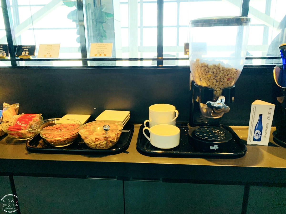 關西機場貴賓室推薦∥KIX Airside Lounge位置座位餐點全紀錄,可欣賞飛機起飛|龍騰卡都能進關西機場貴賓室,關西機場23號登機口旁電梯搭乘 - 第27張圖 Airside Lounge