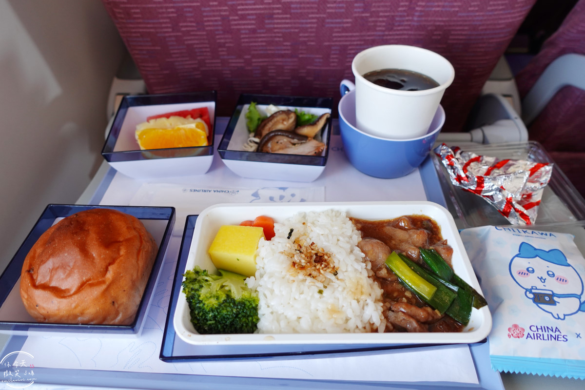 華航飛曼谷CI839∥飛曼谷前必看!高雄飛曼谷飛行體驗與飛機餐實拍,KHH-BKK︱飛機餐實拍分享,經濟艙座椅空間︱高雄機場出境流程全紀錄,中華航空 - 第36張圖 CI839