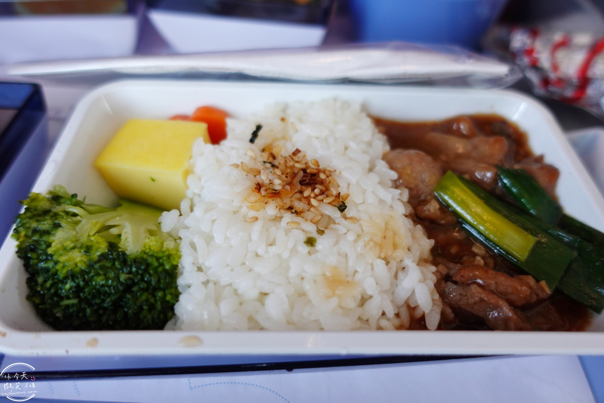華航飛曼谷CI839∥飛曼谷前必看!高雄飛曼谷飛行體驗與飛機餐實拍,KHH-BKK︱飛機餐實拍分享,經濟艙座椅空間︱高雄機場出境流程全紀錄,中華航空 - 第43張圖 CI839