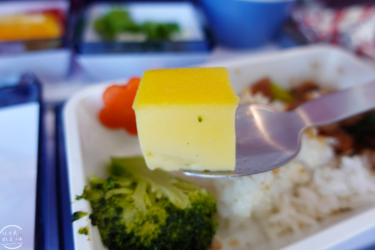 華航飛曼谷CI839∥飛曼谷前必看!高雄飛曼谷飛行體驗與飛機餐實拍,KHH-BKK︱飛機餐實拍分享,經濟艙座椅空間︱高雄機場出境流程全紀錄,中華航空 - 第46張圖 CI839