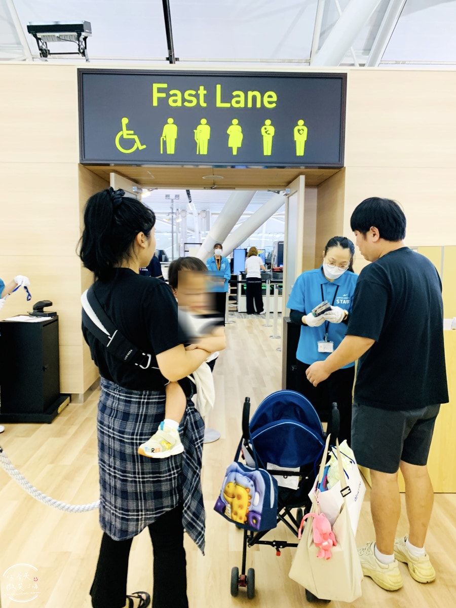 關西機場貴賓室推薦∥KIX Airside Lounge位置座位餐點全紀錄,可欣賞飛機起飛|龍騰卡都能進關西機場貴賓室,關西機場23號登機口旁電梯搭乘 - 第6張圖 Airside Lounge