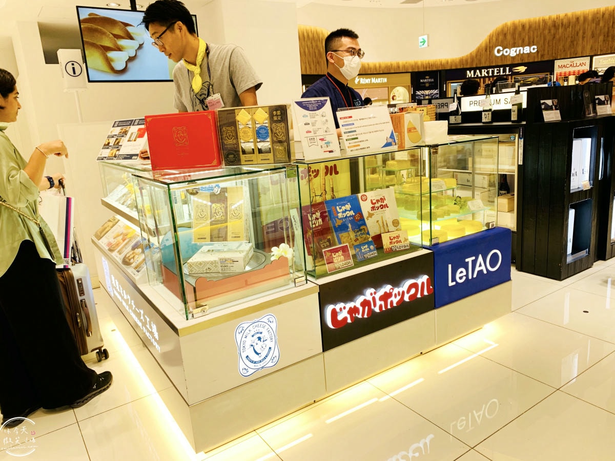 大阪關西機場第一航廈∥國際線出境流程,免稅店購物下單+取貨全攻略!必買大阪限定呼吸巧克力、小小兵餅乾、哆啦A夢香蕉蛋糕︱關西機場出境大廳 - 第20張圖
