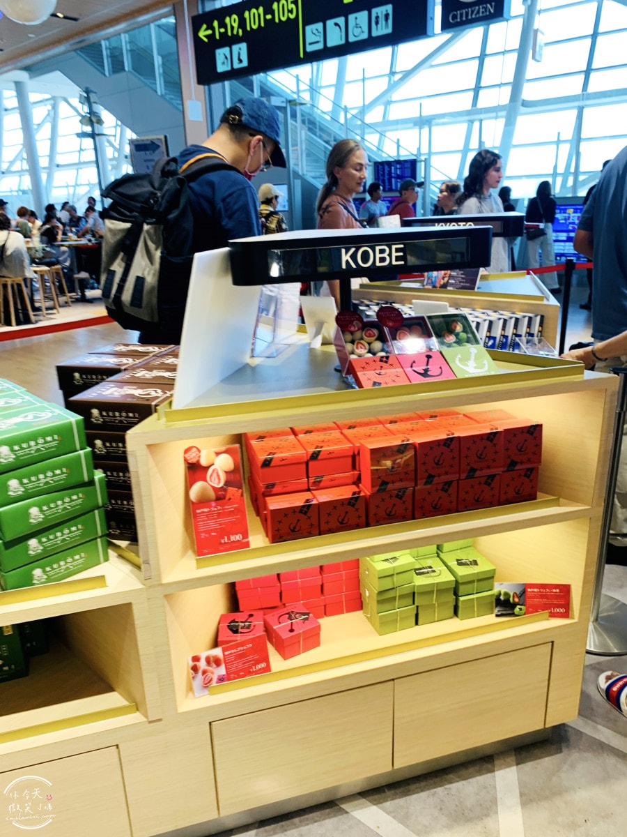 大阪關西機場第一航廈∥國際線出境流程,免稅店購物下單+取貨全攻略!必買大阪限定呼吸巧克力、小小兵餅乾、哆啦A夢香蕉蛋糕︱關西機場出境大廳 - 第52張圖