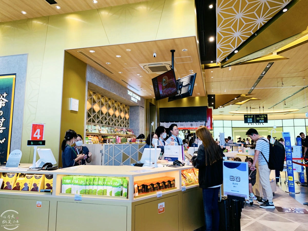 大阪關西機場第一航廈∥國際線出境流程,免稅店購物下單+取貨全攻略!必買大阪限定呼吸巧克力、小小兵餅乾、哆啦A夢香蕉蛋糕︱關西機場出境大廳 - 第54張圖