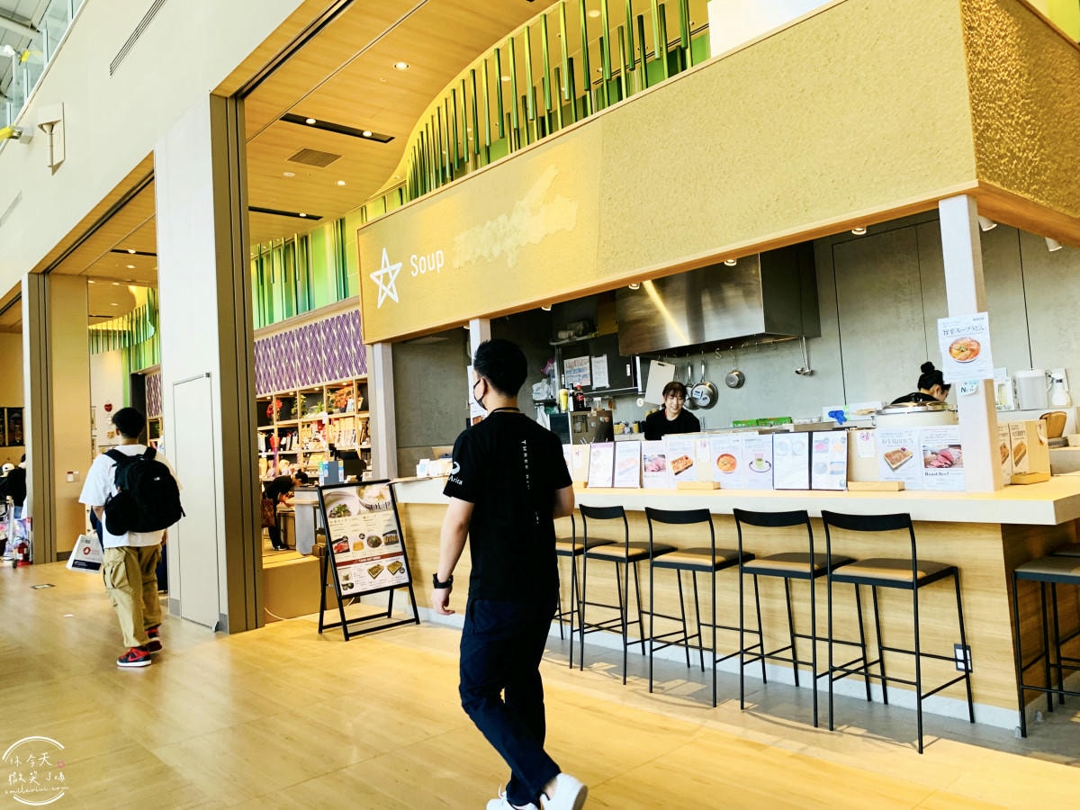 大阪關西機場第一航廈∥國際線出境流程,免稅店購物下單+取貨全攻略!必買大阪限定呼吸巧克力、小小兵餅乾、哆啦A夢香蕉蛋糕︱關西機場出境大廳 - 第62張圖
