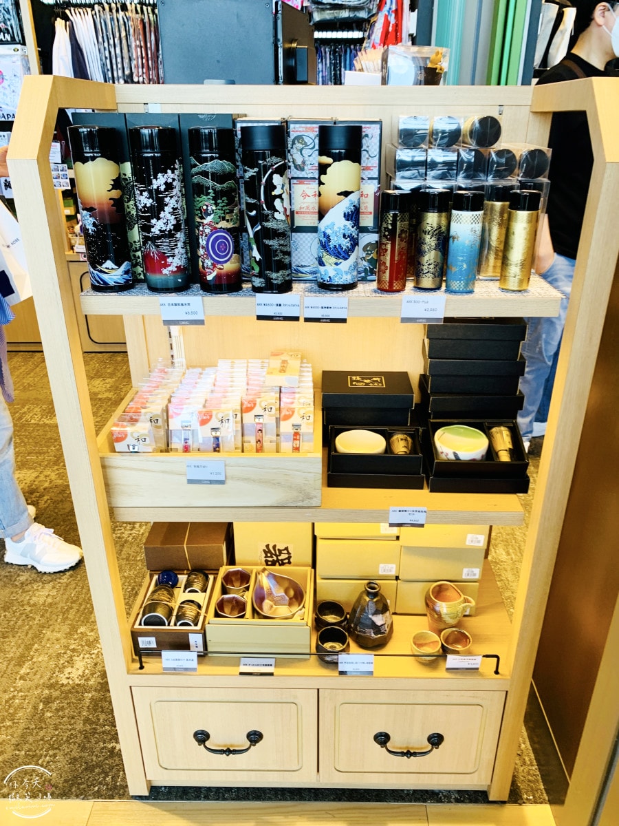 大阪關西機場第一航廈∥國際線出境流程,免稅店購物下單+取貨全攻略!必買大阪限定呼吸巧克力、小小兵餅乾、哆啦A夢香蕉蛋糕︱關西機場出境大廳 - 第47張圖