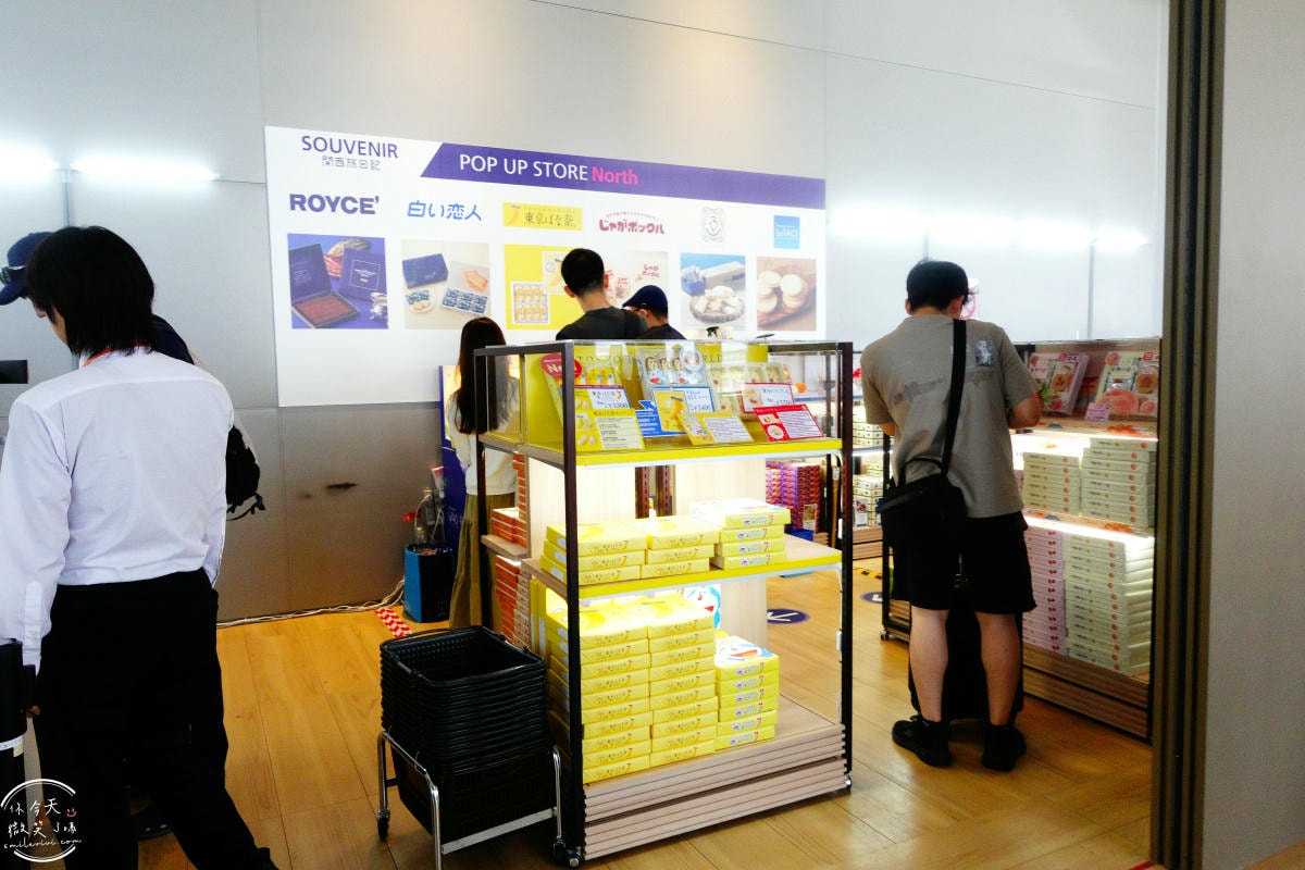 大阪關西機場第一航廈∥國際線出境流程,免稅店購物下單+取貨全攻略!必買大阪限定呼吸巧克力、小小兵餅乾、哆啦A夢香蕉蛋糕︱關西機場出境大廳 - 第55張圖