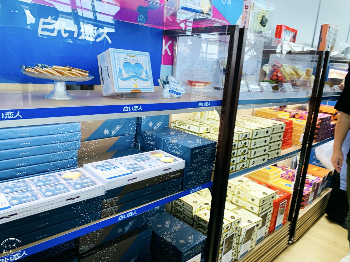 大阪關西機場第一航廈∥國際線出境流程,免稅店購物下單+取貨全攻略!必買大阪限定呼吸巧克力、小小兵餅乾、哆啦A夢香蕉蛋糕︱關西機場出境大廳 - 第58張圖