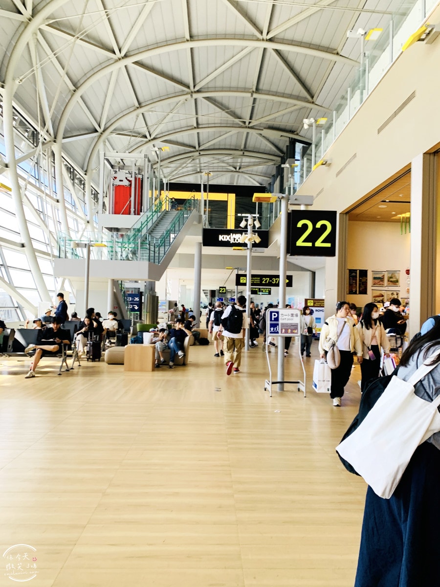關西機場貴賓室推薦∥KIX Airside Lounge位置座位餐點全紀錄,可欣賞飛機起飛|龍騰卡都能進關西機場貴賓室,關西機場23號登機口旁電梯搭乘 - 第7張圖 Airside Lounge