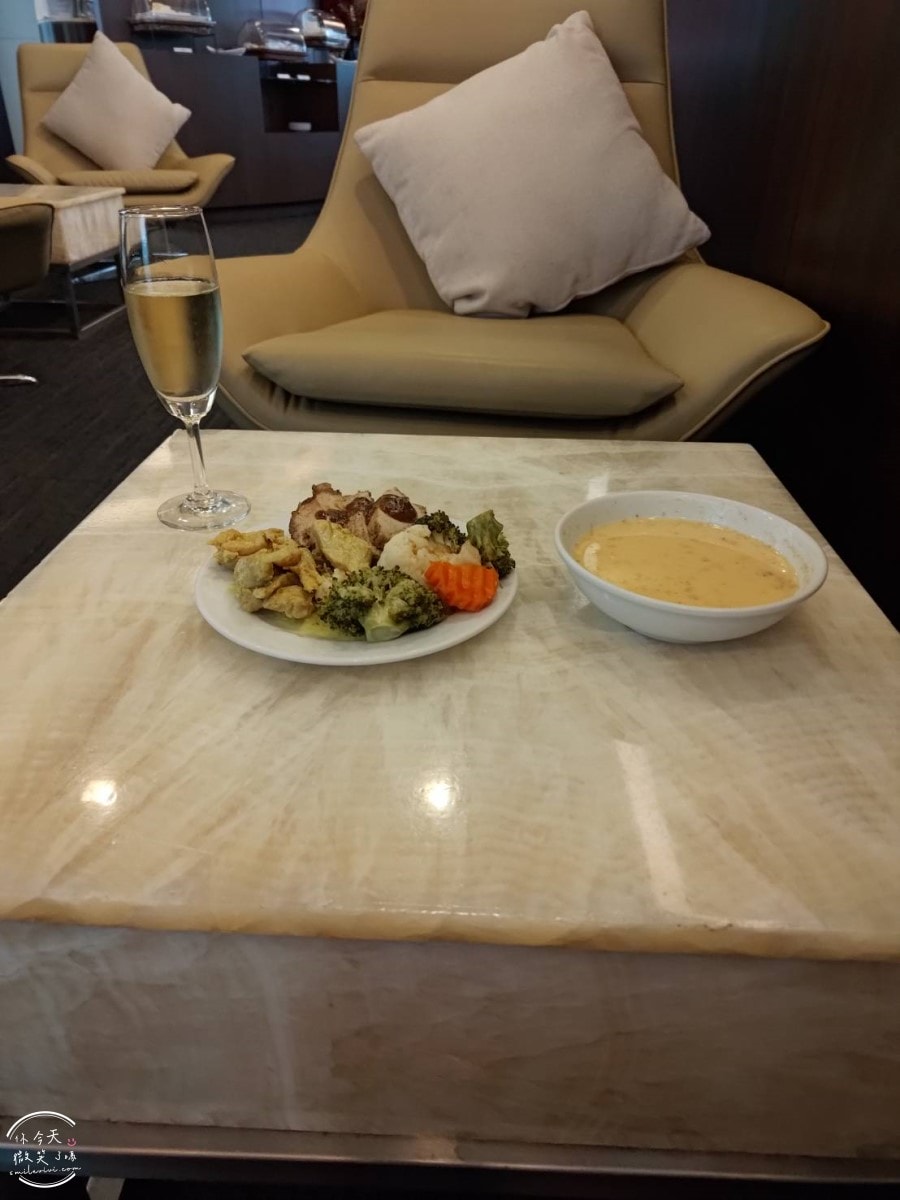 曼谷機場∥Miracle First Class Lounge貴賓室,曼谷素萬那普機場|飛曼谷必看,機場貴賓室!PP/龍騰卡/JCB卡,免費貴賓室|BKK出境航廈 3 樓A區登機門方向,24 小時營業 - 第23張圖 Miracle Lounge