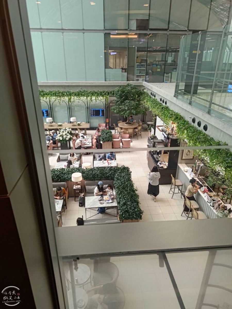 曼谷機場∥Miracle First Class Lounge貴賓室,曼谷素萬那普機場|飛曼谷必看,機場貴賓室!PP/龍騰卡/JCB卡,免費貴賓室|BKK出境航廈 3 樓A區登機門方向,24 小時營業 - 第27張圖 Miracle Lounge