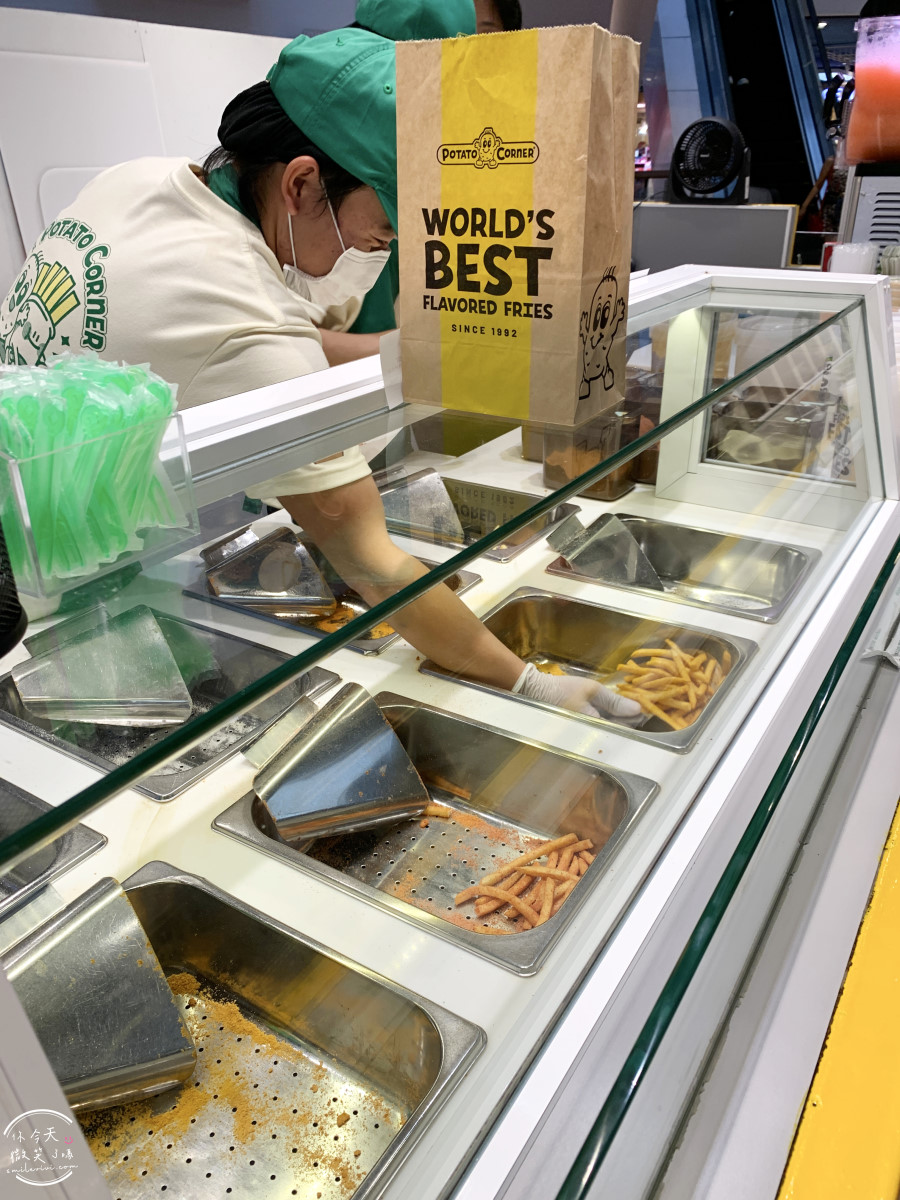 曼谷人氣美食踩雷?Potato Corner@Central World 6 樓,起司、BBQ口味實吃心得,真心不推!泰國薯條吃完只想喝水,真的沒必要排,曼谷美食踩雷! - 第11張圖