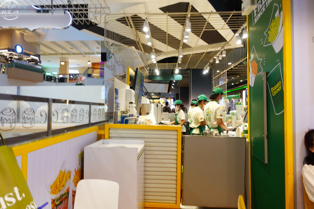 曼谷人氣美食踩雷?Potato Corner@Central World 6 樓,起司、BBQ口味實吃心得,真心不推!泰國薯條吃完只想喝水,真的沒必要排,曼谷美食踩雷! - 第12張圖