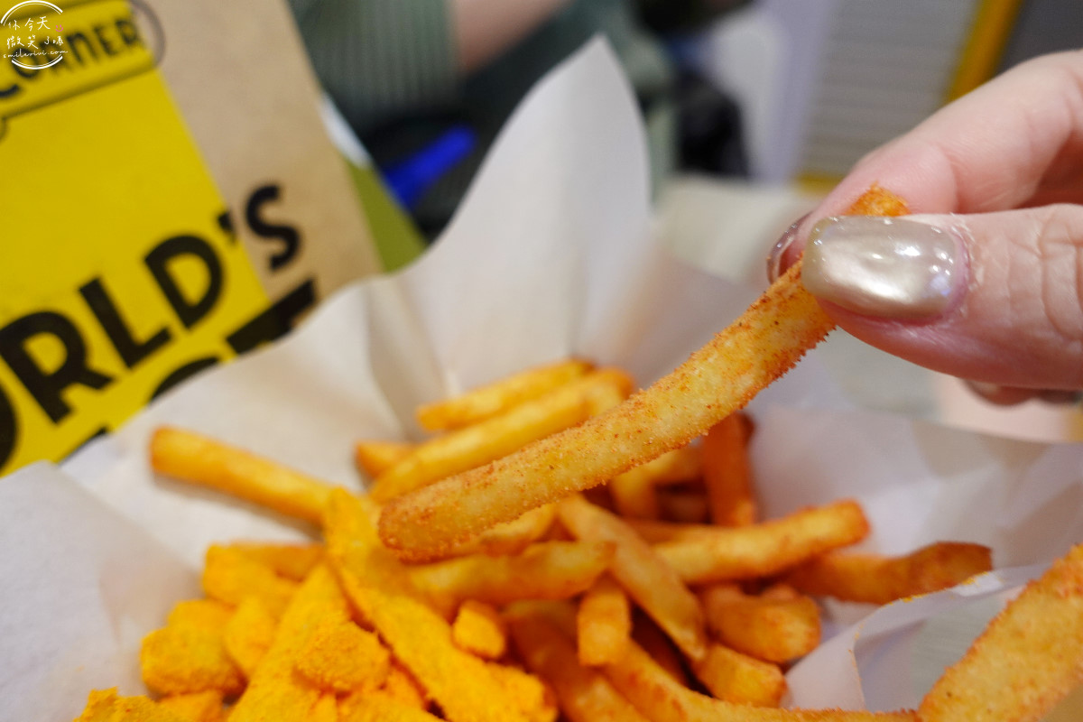 曼谷人氣美食踩雷?Potato Corner@Central World 6 樓,起司、BBQ口味實吃心得,真心不推!泰國薯條吃完只想喝水,真的沒必要排,曼谷美食踩雷! - 第17張圖