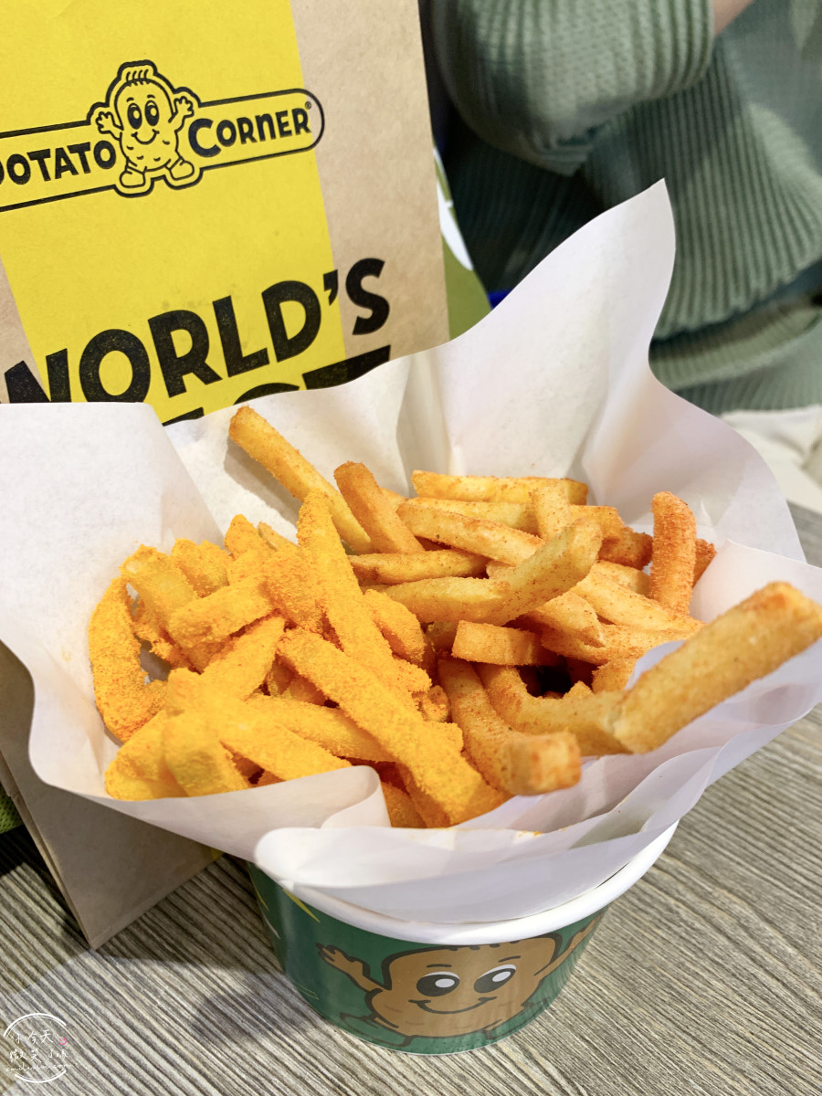 曼谷人氣美食踩雷?Potato Corner@Central World 6 樓,起司、BBQ口味實吃心得,真心不推!泰國薯條吃完只想喝水,真的沒必要排,曼谷美食踩雷! - 第19張圖