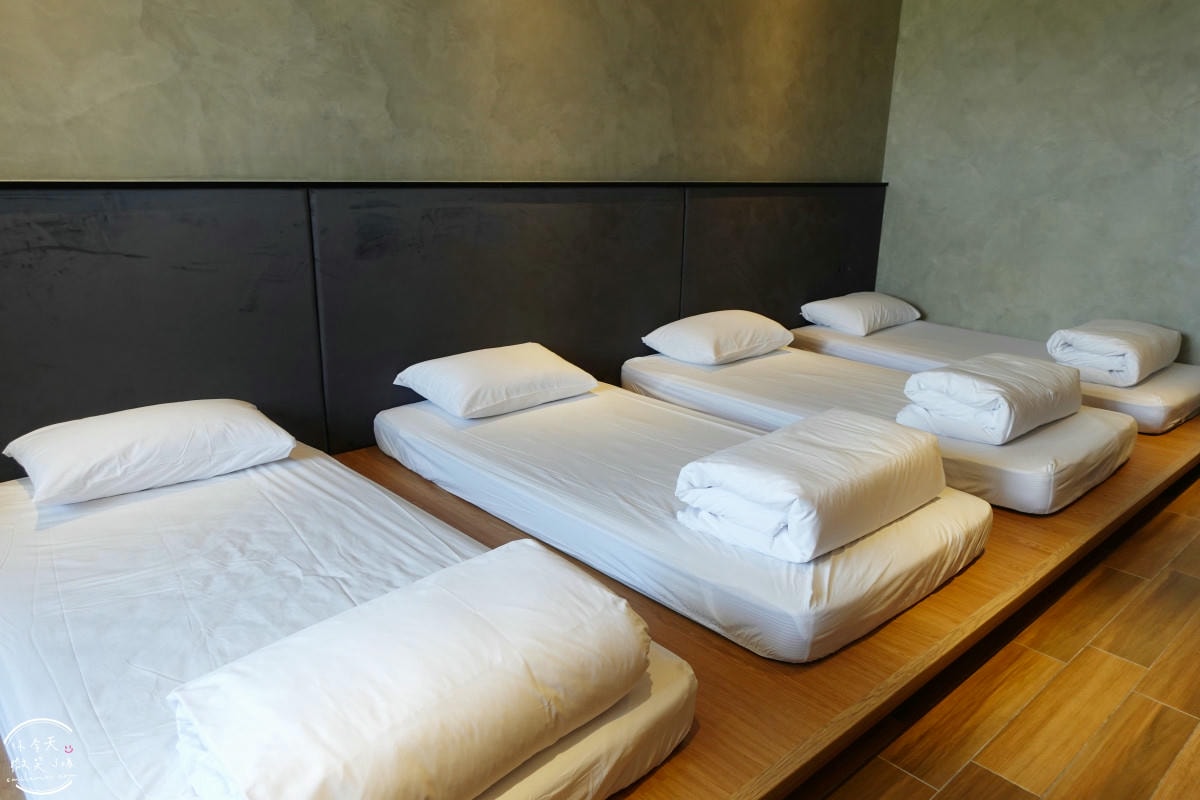 台南住宿推薦∥台南行旅 Hotel Leisure Tainan-OINN 巷弄潮旅,設計系旅店!雙人房、四人房、背包房各種房型開箱︱走路5分鐘到武聖夜市,台南中西區住宿心得 - 第59張圖