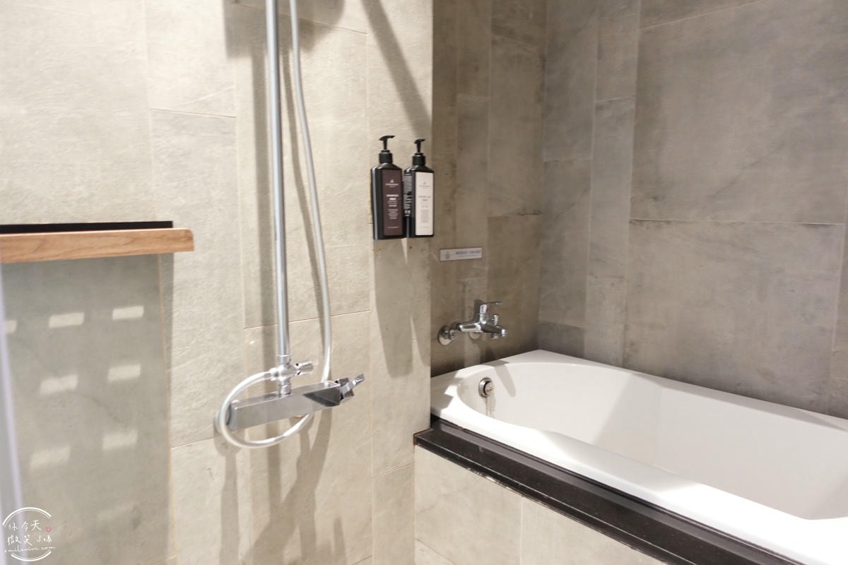 台南住宿推薦∥台南行旅 Hotel Leisure Tainan-OINN 巷弄潮旅,設計系旅店!雙人房、四人房、背包房各種房型開箱︱走路5分鐘到武聖夜市,台南中西區住宿心得 - 第63張圖