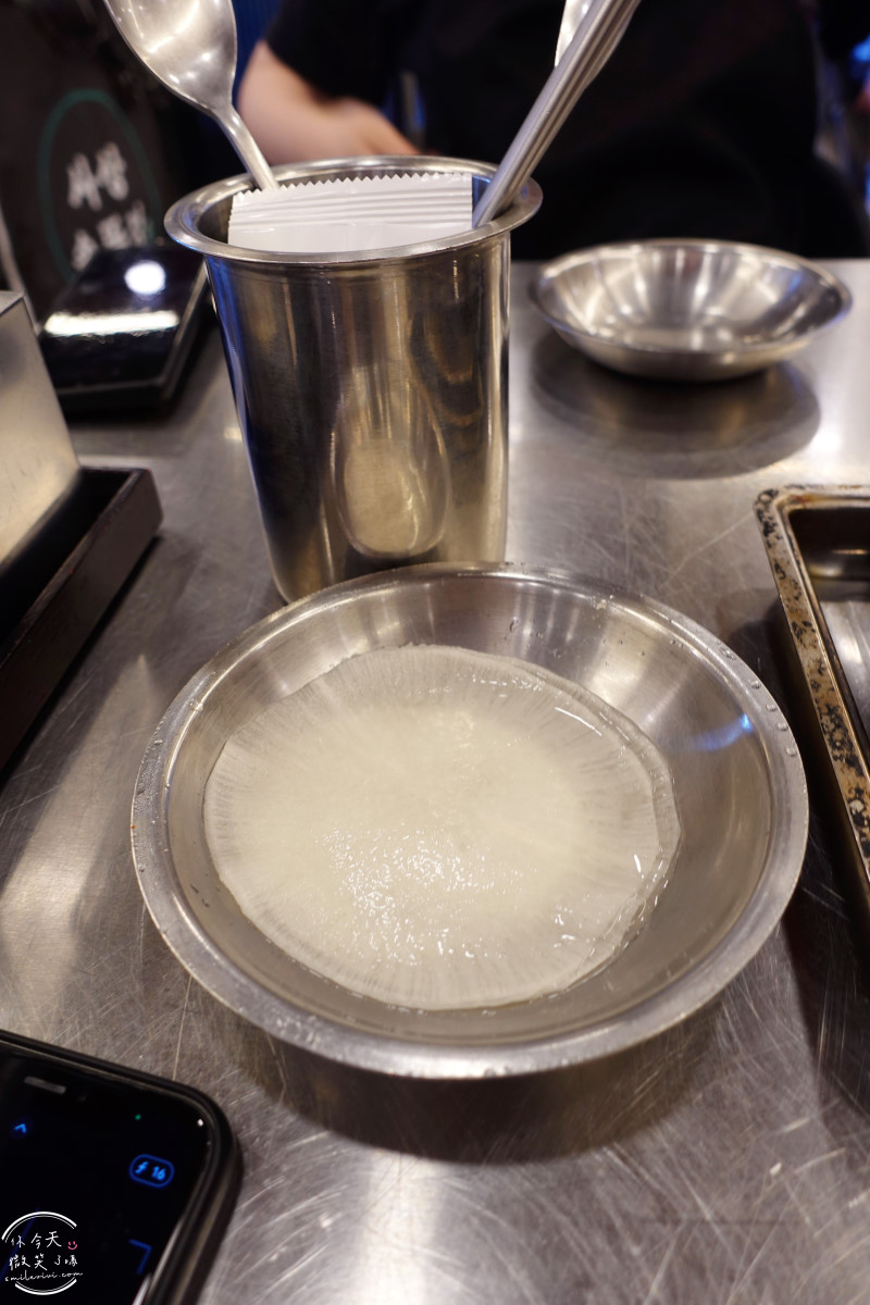 釜山沙上烤肉推薦∥沙上鐵鍋蓋烤肉(사상솥뚜껑),免動手專人幫烤肉︱釜山在地人超愛的超狂烤肉店!用鍋蓋烤出職人級風味︱老饕激推 - 第11張圖