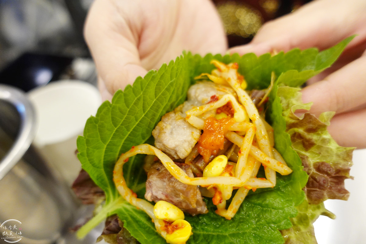 釜山沙上烤肉推薦∥沙上鐵鍋蓋烤肉(사상솥뚜껑),免動手專人幫烤肉︱釜山在地人超愛的超狂烤肉店!用鍋蓋烤出職人級風味︱老饕激推 - 第24張圖