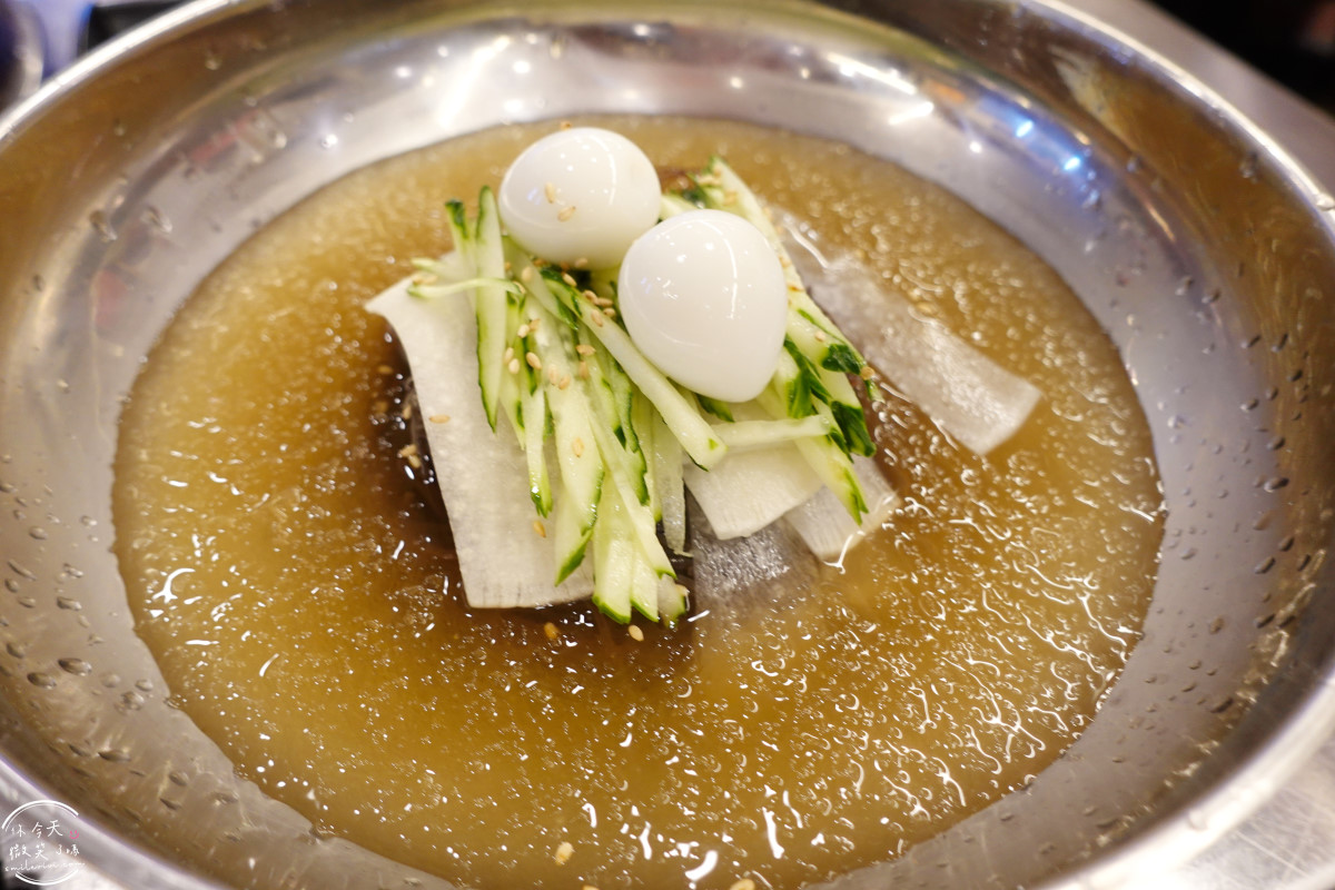 釜山沙上烤肉推薦∥沙上鐵鍋蓋烤肉(사상솥뚜껑),免動手專人幫烤肉︱釜山在地人超愛的超狂烤肉店!用鍋蓋烤出職人級風味︱老饕激推 - 第25張圖