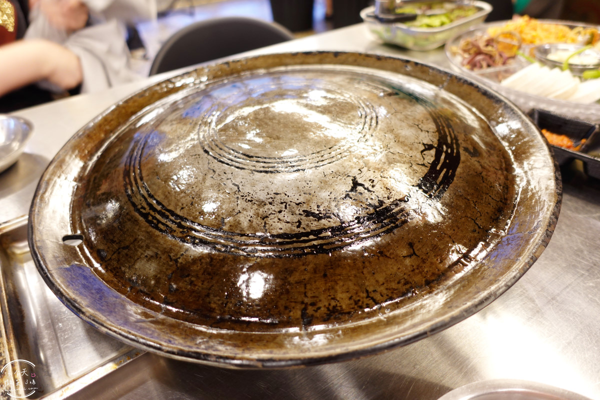 釜山沙上烤肉推薦∥沙上鐵鍋蓋烤肉(사상솥뚜껑),免動手專人幫烤肉︱釜山在地人超愛的超狂烤肉店!用鍋蓋烤出職人級風味︱老饕激推 - 第6張圖