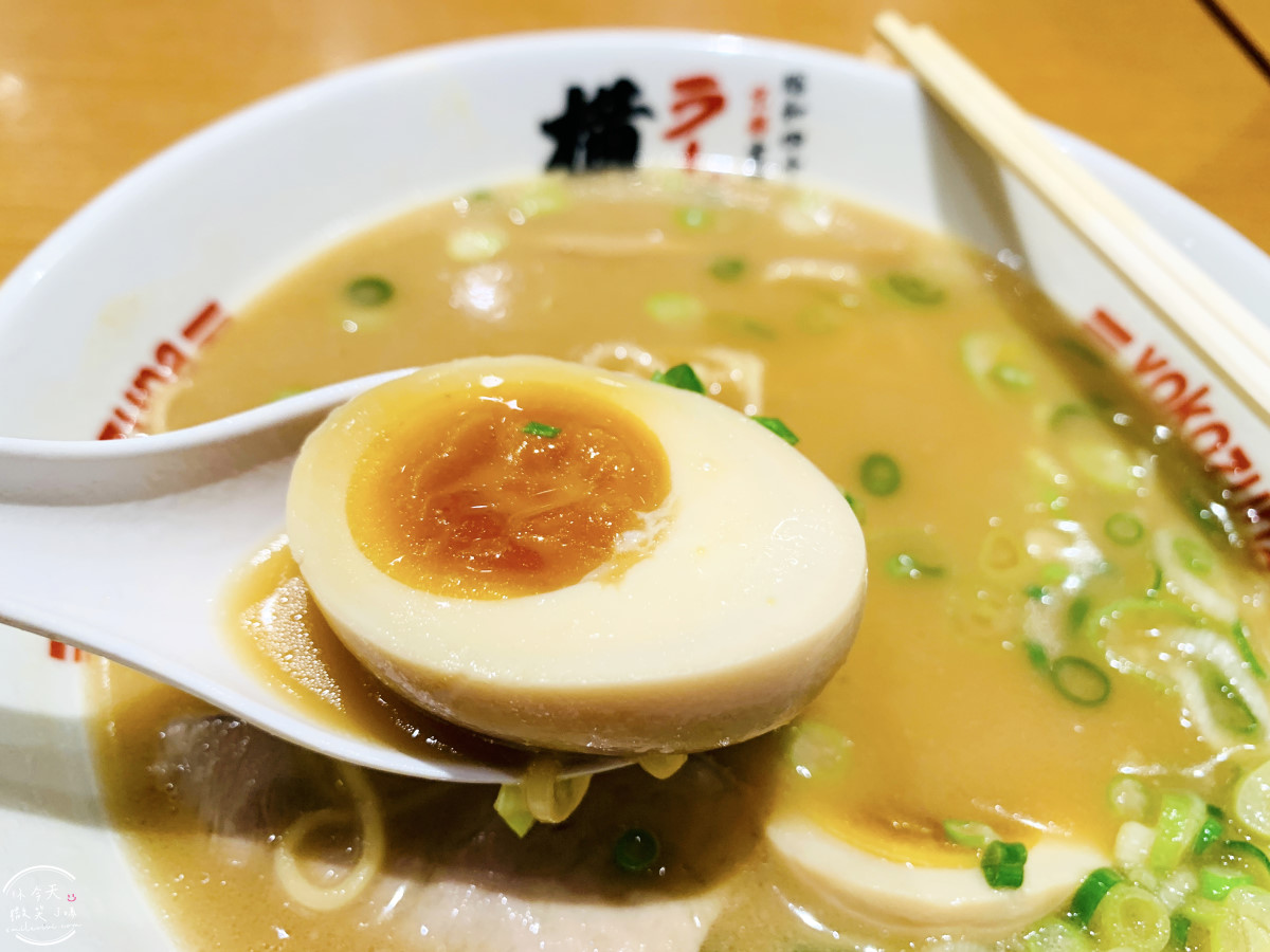 大阪平價拉麵推薦∥橫綱拉麵PLATPLAT堺店(ラーメン横綱),免費青蔥吃到飽,平價濃厚豚骨湯頭心得︱人氣連鎖拉麵店,老牌拉麵品牌︱大阪堺市餐廳推薦 - 第17張圖