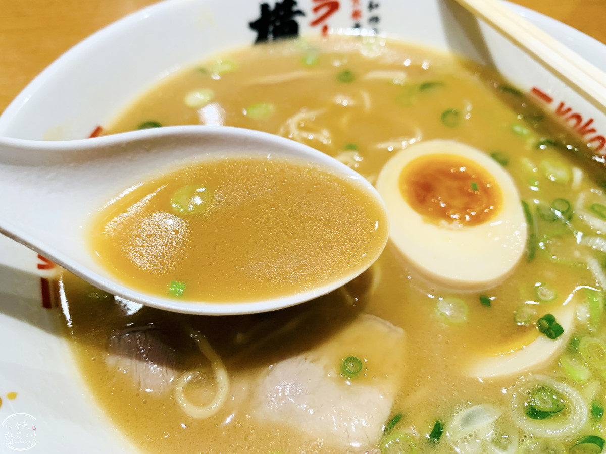 大阪平價拉麵推薦∥橫綱拉麵PLATPLAT堺店(ラーメン横綱),免費青蔥吃到飽,平價濃厚豚骨湯頭心得︱人氣連鎖拉麵店,老牌拉麵品牌︱大阪堺市餐廳推薦 - 第18張圖