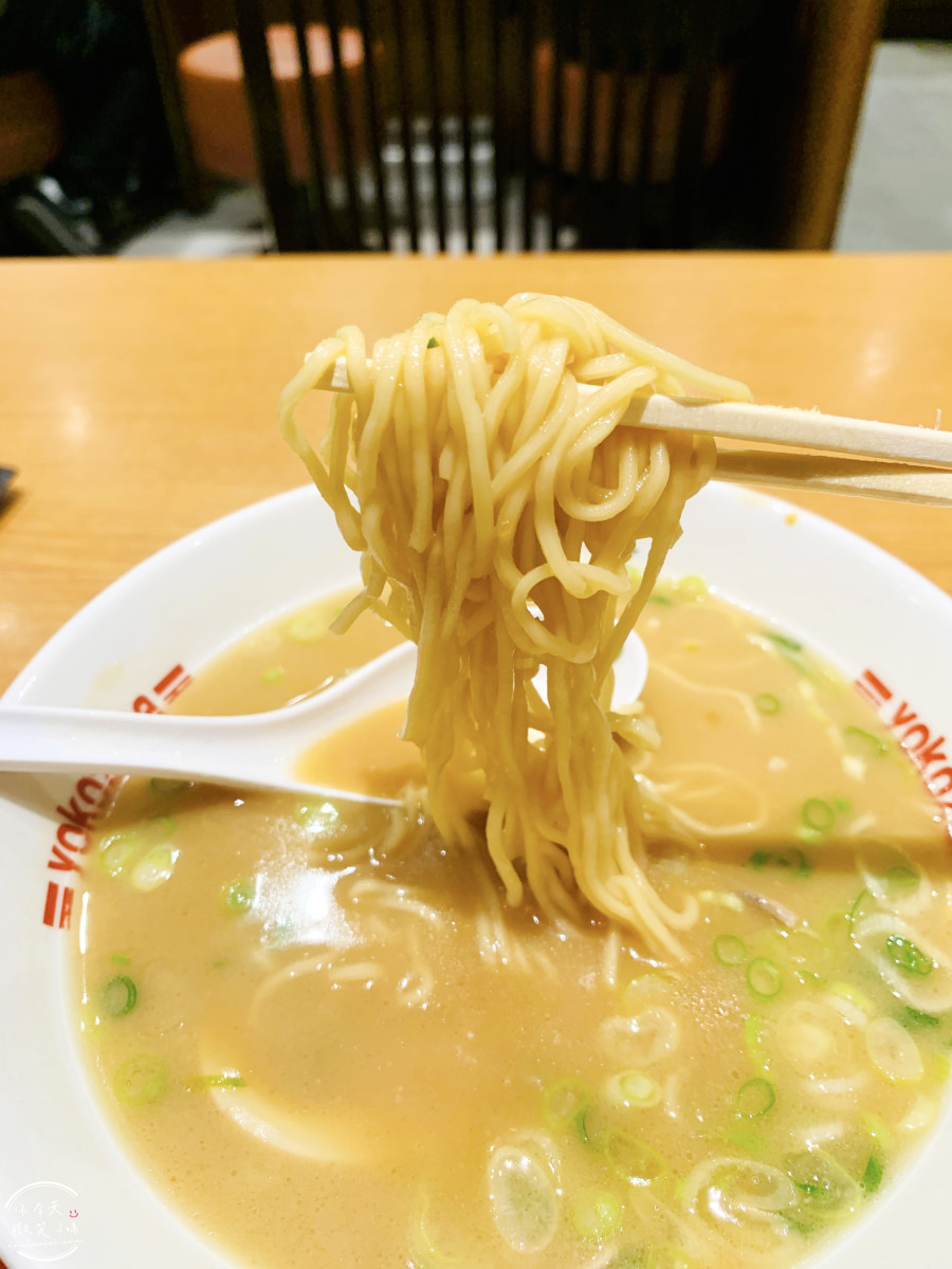 大阪平價拉麵推薦∥橫綱拉麵PLATPLAT堺店(ラーメン横綱),免費青蔥吃到飽,平價濃厚豚骨湯頭心得︱人氣連鎖拉麵店,老牌拉麵品牌︱大阪堺市餐廳推薦 - 第20張圖