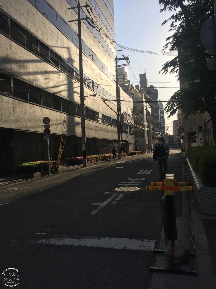 大阪住宿體驗∥APA HOTEL新大阪南(アパホテル 新大阪駅南)No.276︱單人房型設計精巧,含早餐,價格昂貴︱乾淨安靜的住宿選擇︱近JR新大阪站,搭新幹線超省時 - 第5張圖