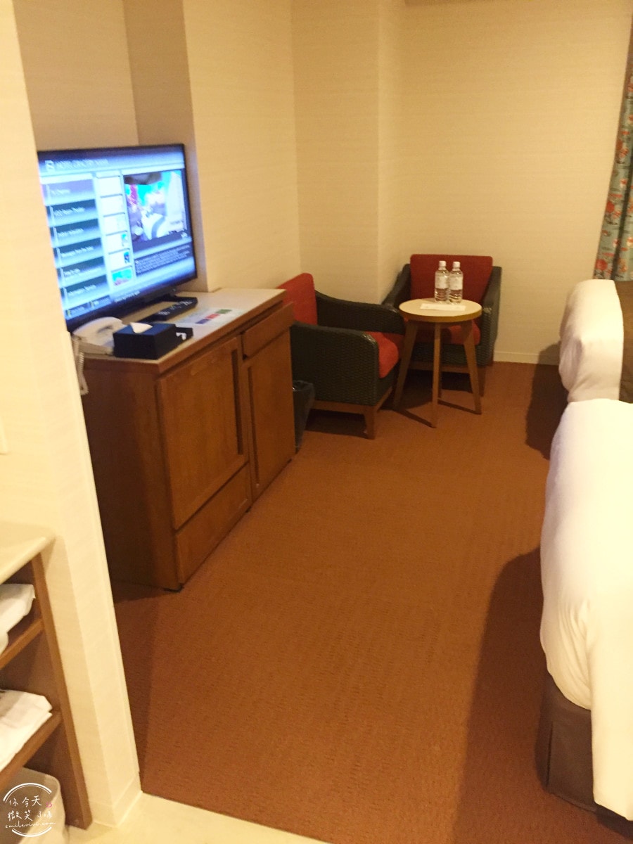 沖繩國際通住宿推薦∥那霸格拉斯麗飯店(Hotel Gracery Naha),兩小床房型完整開箱︱國際通正中間,逛街購物超方便!地點絕佳、購物超方便,也有停車場 - 第15張圖