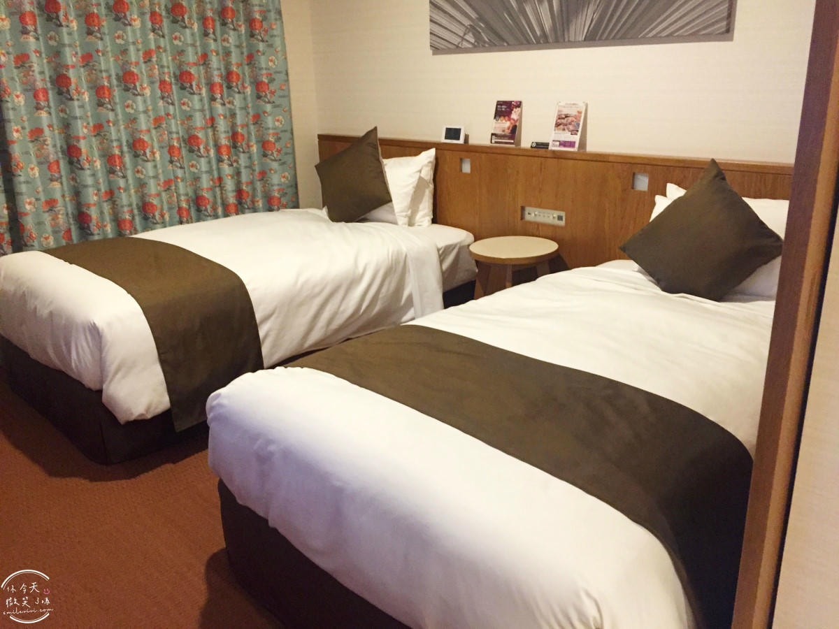 沖繩國際通住宿推薦∥那霸格拉斯麗飯店(Hotel Gracery Naha),兩小床房型完整開箱︱國際通正中間,逛街購物超方便!地點絕佳、購物超方便,也有停車場 - 第18張圖