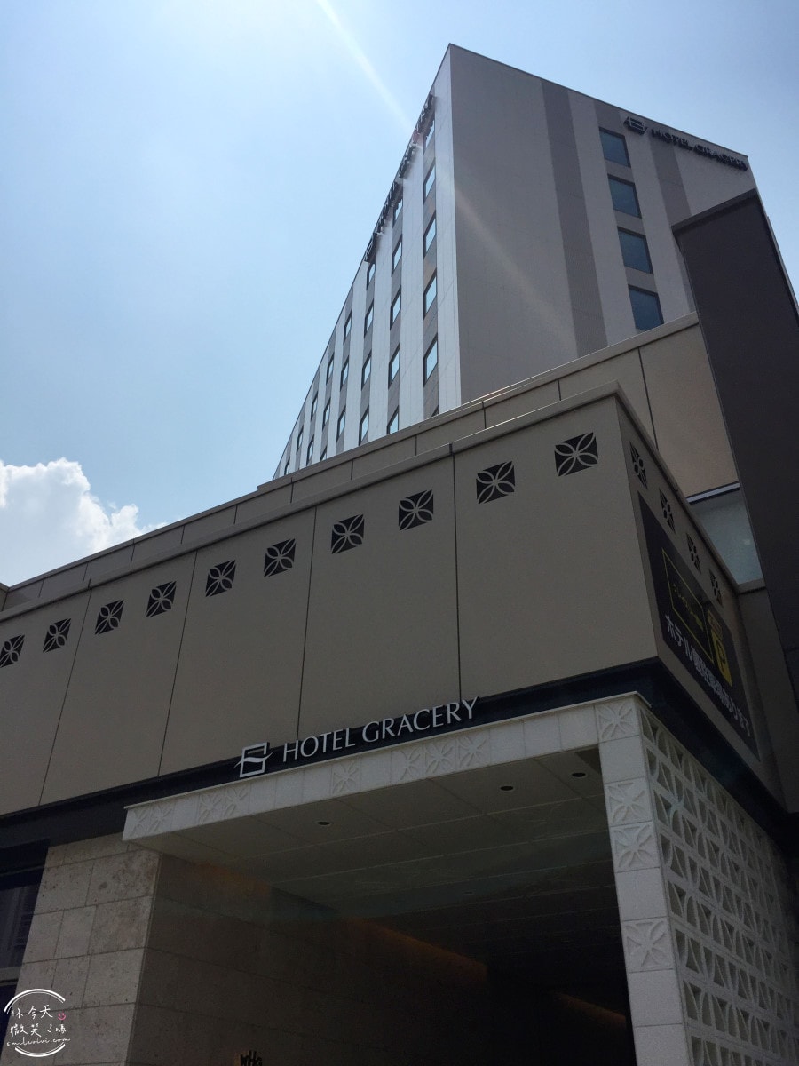 沖繩國際通住宿推薦∥那霸格拉斯麗飯店(Hotel Gracery Naha),兩小床房型完整開箱︱國際通正中間,逛街購物超方便!地點絕佳、購物超方便,也有停車場 - 第2張圖