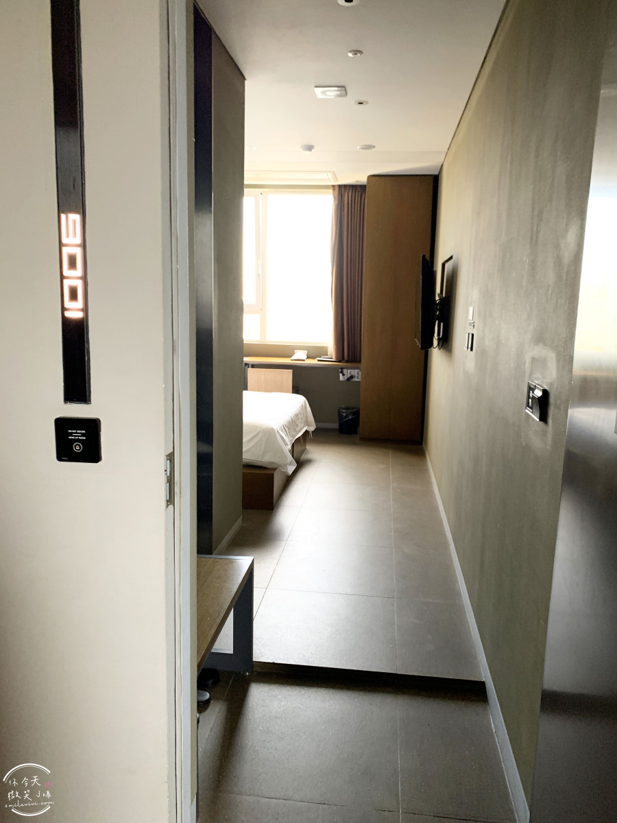 弘大飯店首選∥弘大設計師飯店(Hotel The Designers Hongdae),鄰近地鐵與商圈超方便︱雙人床,有浴缸可泡澡,簡約乾淨︱交通方便、環境舒適、CP值超高的首爾住宿推薦 - 第15張圖 Hotel The Designers Hongdae