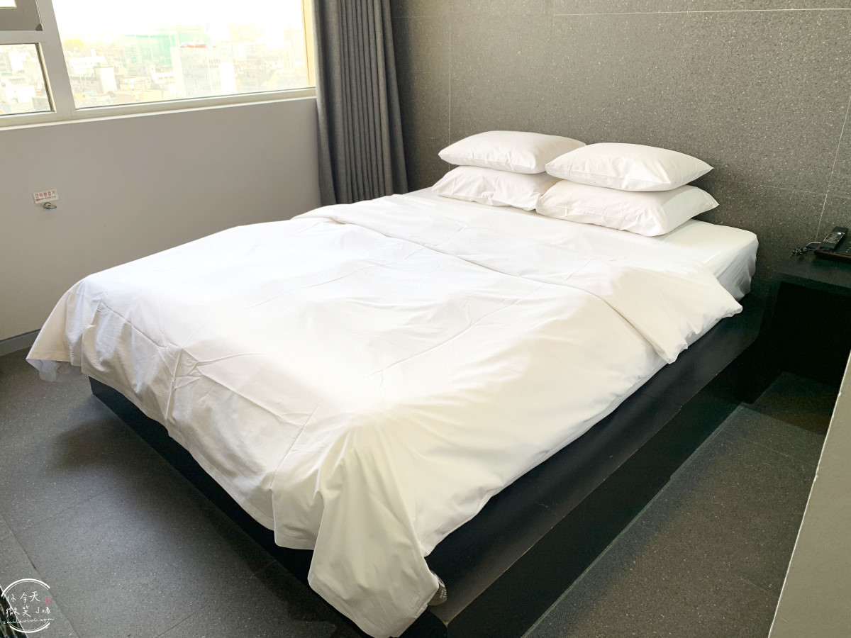 弘大飯店首選∥弘大設計師飯店(Hotel The Designers Hongdae),鄰近地鐵與商圈超方便︱雙人床,有浴缸可泡澡,簡約乾淨︱交通方便、環境舒適、CP值超高的首爾住宿推薦 - 第20張圖 Hotel The Designers Hongdae