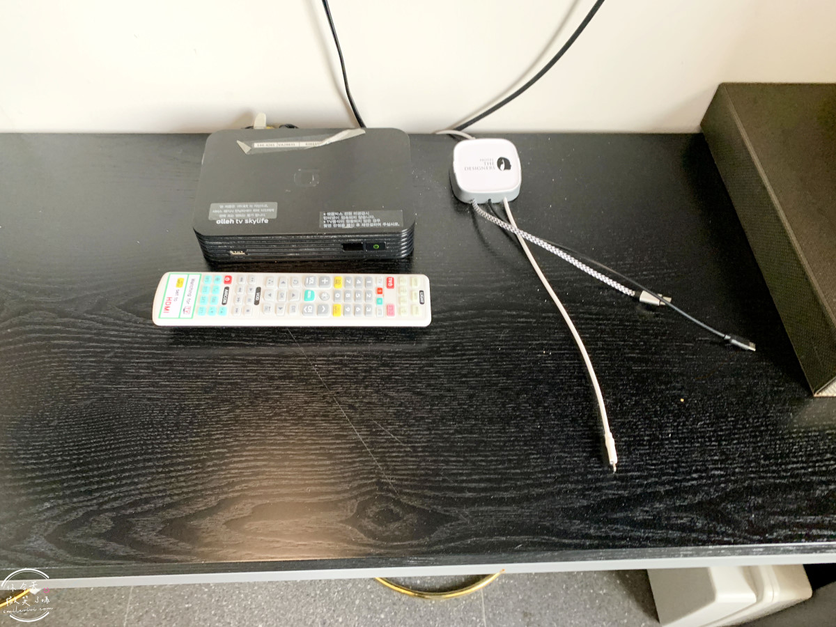 弘大飯店首選∥弘大設計師飯店(Hotel The Designers Hongdae),鄰近地鐵與商圈超方便︱雙人床,有浴缸可泡澡,簡約乾淨︱交通方便、環境舒適、CP值超高的首爾住宿推薦 - 第24張圖 Hotel The Designers Hongdae