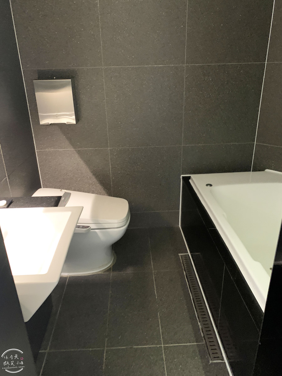 弘大飯店首選∥弘大設計師飯店(Hotel The Designers Hongdae),鄰近地鐵與商圈超方便︱雙人床,有浴缸可泡澡,簡約乾淨︱交通方便、環境舒適、CP值超高的首爾住宿推薦 - 第34張圖 Hotel The Designers Hongdae