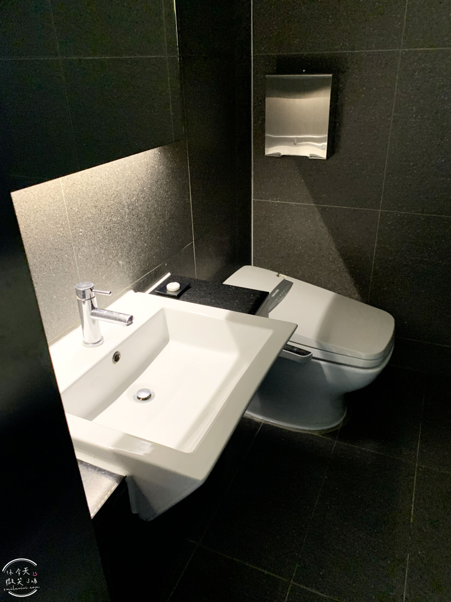 弘大飯店首選∥弘大設計師飯店(Hotel The Designers Hongdae),鄰近地鐵與商圈超方便︱雙人床,有浴缸可泡澡,簡約乾淨︱交通方便、環境舒適、CP值超高的首爾住宿推薦 - 第35張圖 Hotel The Designers Hongdae