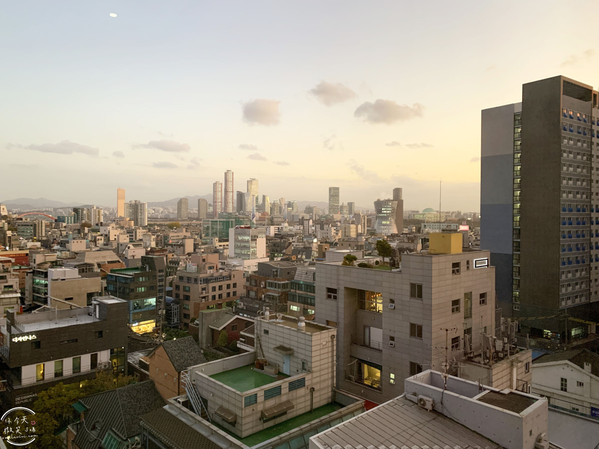 弘大飯店首選∥弘大設計師飯店(Hotel The Designers Hongdae),鄰近地鐵與商圈超方便︱雙人床,有浴缸可泡澡,簡約乾淨︱交通方便、環境舒適、CP值超高的首爾住宿推薦 - 第39張圖 Hotel The Designers Hongdae