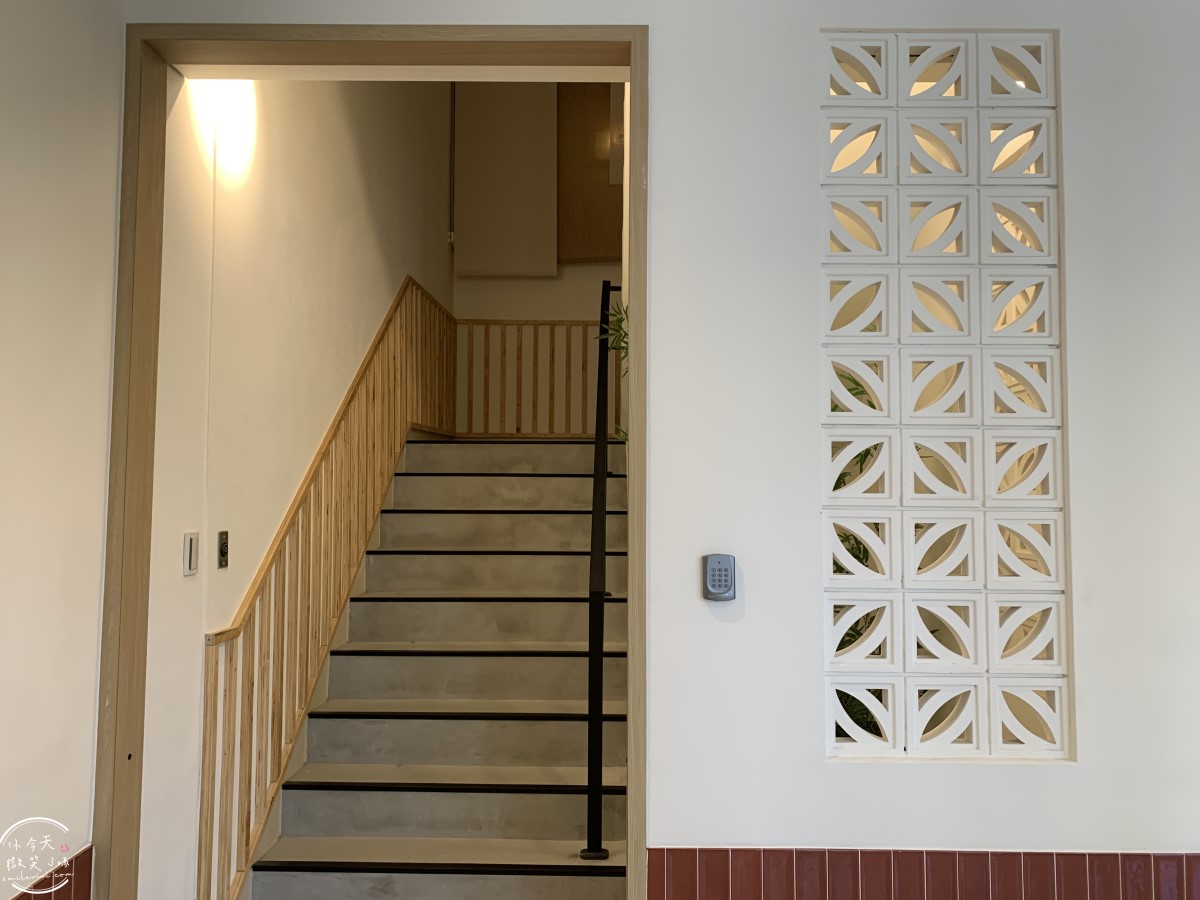 高雄住宿推薦∥河映宿沐 RiverTrees Hotel,愛河畔日系文青旅宿,高雄流行音樂中心旁,演唱會住宿推薦!紅白酒無限暢飲太幸福!高質感雙人房,各種房型一次看︱近捷運鹽埕埔站、輕軌真愛碼頭站 - 第15張圖