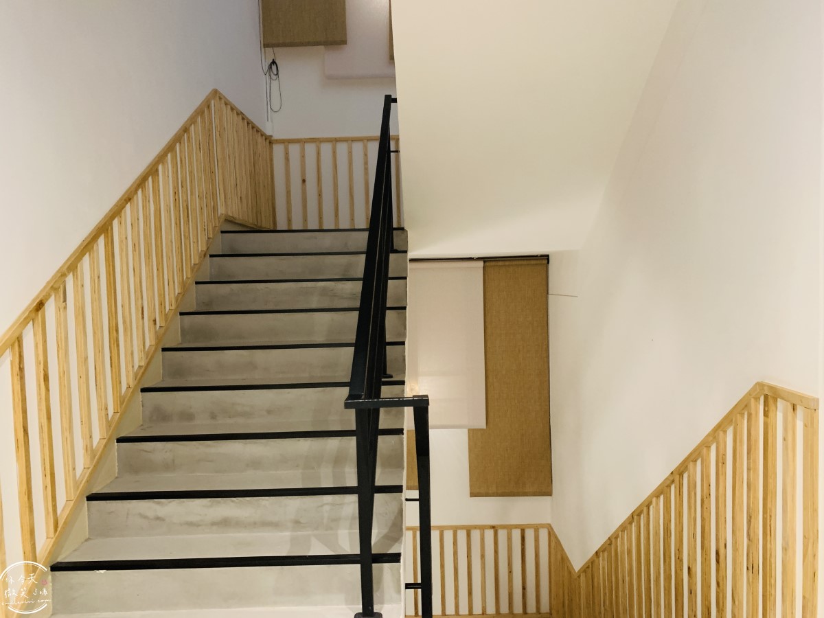 高雄住宿推薦∥河映宿沐 RiverTrees Hotel,愛河畔日系文青旅宿,高雄流行音樂中心旁,演唱會住宿推薦!紅白酒無限暢飲太幸福!高質感雙人房,各種房型一次看︱近捷運鹽埕埔站、輕軌真愛碼頭站 - 第17張圖