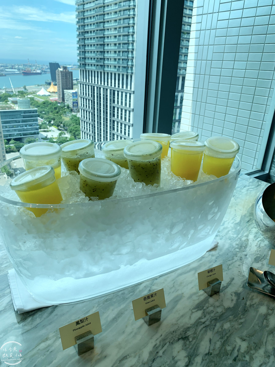 高雄最夢幻早午餐∥然一酒店 THE AMNIS 28 樓 雲垂樓︱干貝海鮮墨魚麵+精緻自助吧+氣泡酒暢飲的完美週末!六款主餐任選x鼎泰豐聯名,奢華菜單一次看! - 第22張圖 In Jade Lounge