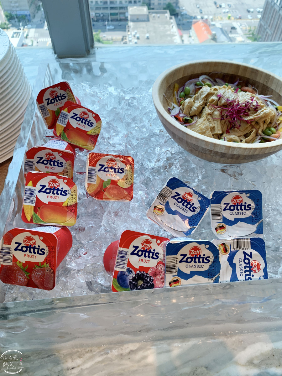 高雄最夢幻早午餐∥然一酒店 THE AMNIS 28 樓 雲垂樓︱干貝海鮮墨魚麵+精緻自助吧+氣泡酒暢飲的完美週末!六款主餐任選x鼎泰豐聯名,奢華菜單一次看! - 第26張圖 In Jade Lounge