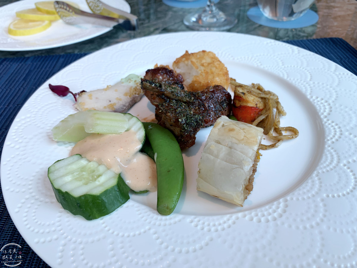 高雄最夢幻早午餐∥然一酒店 THE AMNIS 28 樓 雲垂樓︱干貝海鮮墨魚麵+精緻自助吧+氣泡酒暢飲的完美週末!六款主餐任選x鼎泰豐聯名,奢華菜單一次看! - 第31張圖 In Jade Lounge