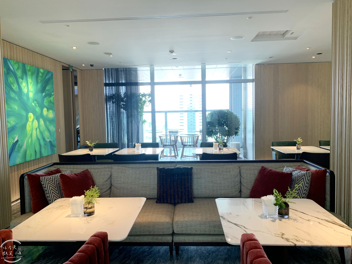 高雄最夢幻早午餐∥然一酒店 THE AMNIS 28 樓 雲垂樓︱干貝海鮮墨魚麵+精緻自助吧+氣泡酒暢飲的完美週末!六款主餐任選x鼎泰豐聯名,奢華菜單一次看! - 第6張圖 In Jade Lounge
