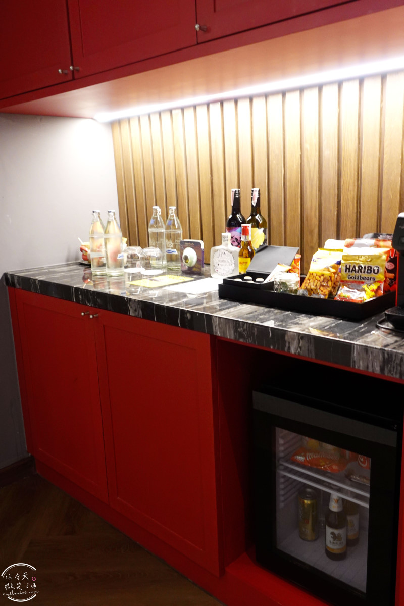 曼谷住宿推薦∥The Fig Lobby 曼谷無花果大堂酒店，曼谷最潮藝術飯店，拍照控必住！各房型分享，價格親民、游泳池、早餐、酒吧設施超完善︱入住一間會讓你「捨不得退房」的藝術旅館