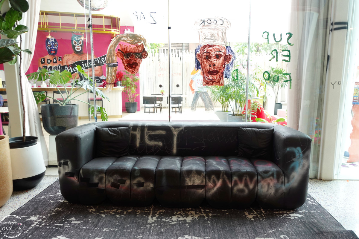 曼谷住宿推薦∥The Fig Lobby 曼谷無花果大堂酒店，曼谷最潮藝術飯店，拍照控必住！各房型分享，價格親民、游泳池、早餐、酒吧設施超完善︱入住一間會讓你「捨不得退房」的藝術旅館