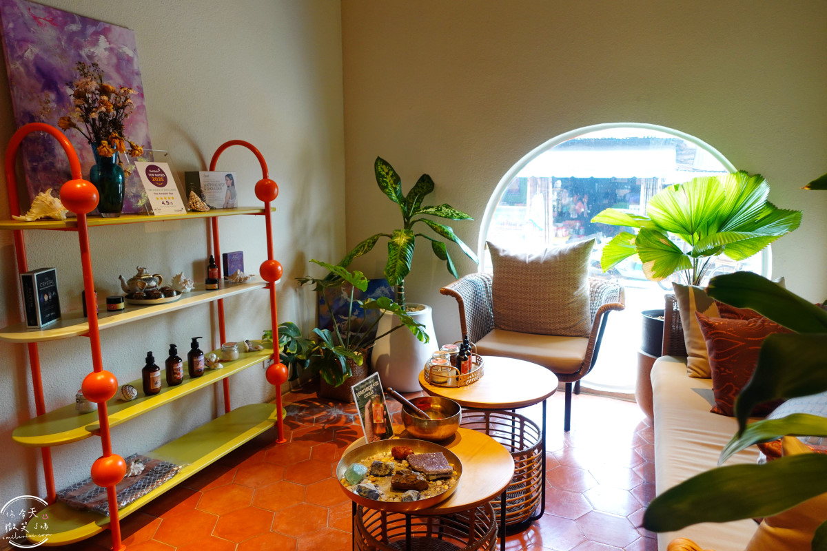 曼谷住宿推薦∥The Fig Lobby 曼谷無花果大堂酒店，曼谷最潮藝術飯店，拍照控必住！各房型分享，價格親民、游泳池、早餐、酒吧設施超完善︱入住一間會讓你「捨不得退房」的藝術旅館